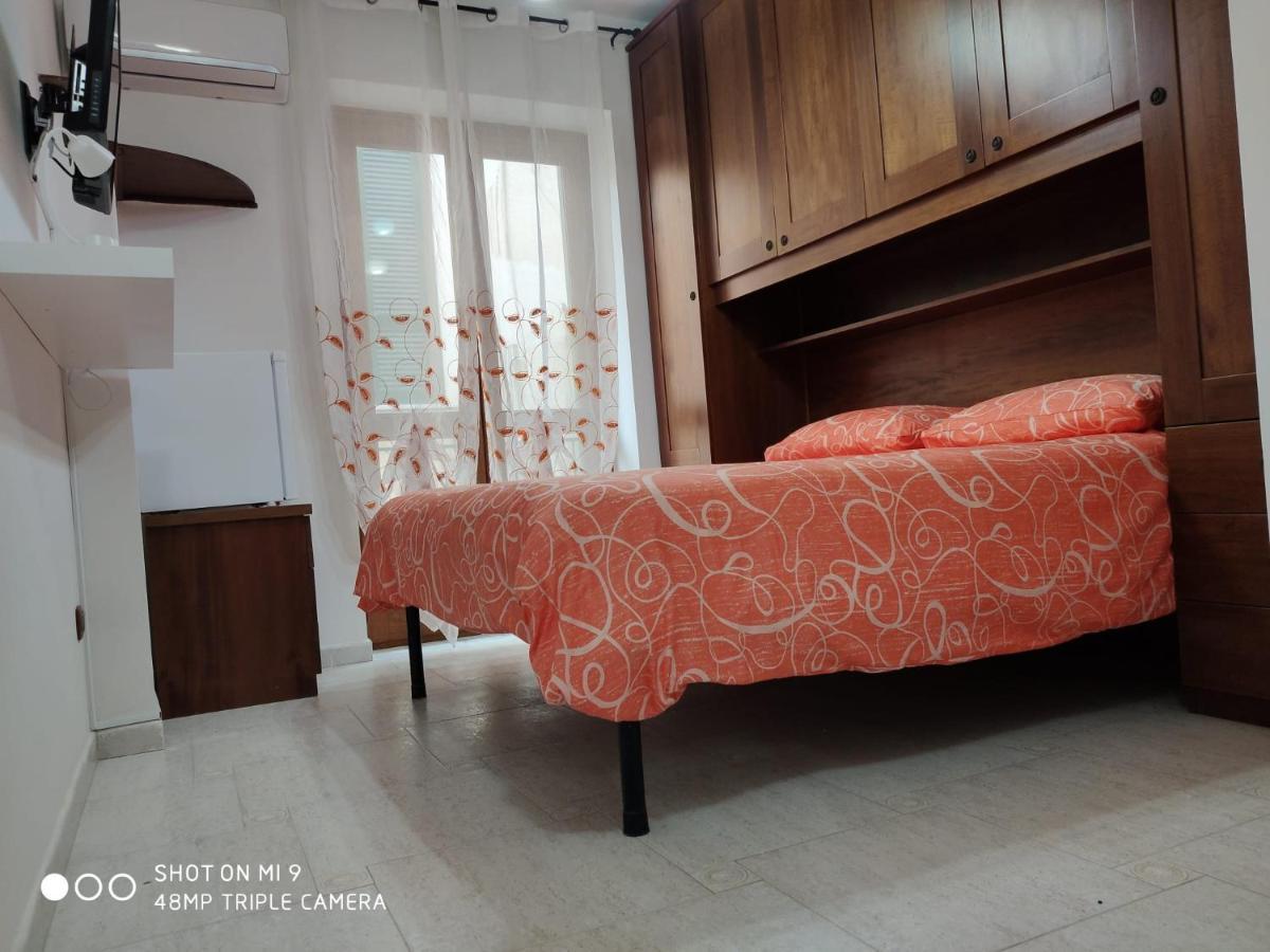 La Dimora Di Bronzo Hotel Napoli Bagian luar foto