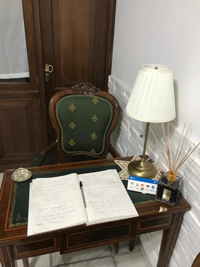 La Dimora Di Bronzo Hotel Napoli Bagian luar foto